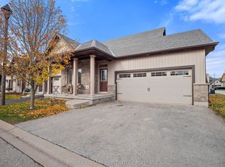 9440 Eagle Ridge Dr #4, Niagara Falls, ON L2H 0G6