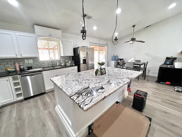 23232 Trillium Dr — Photo 7