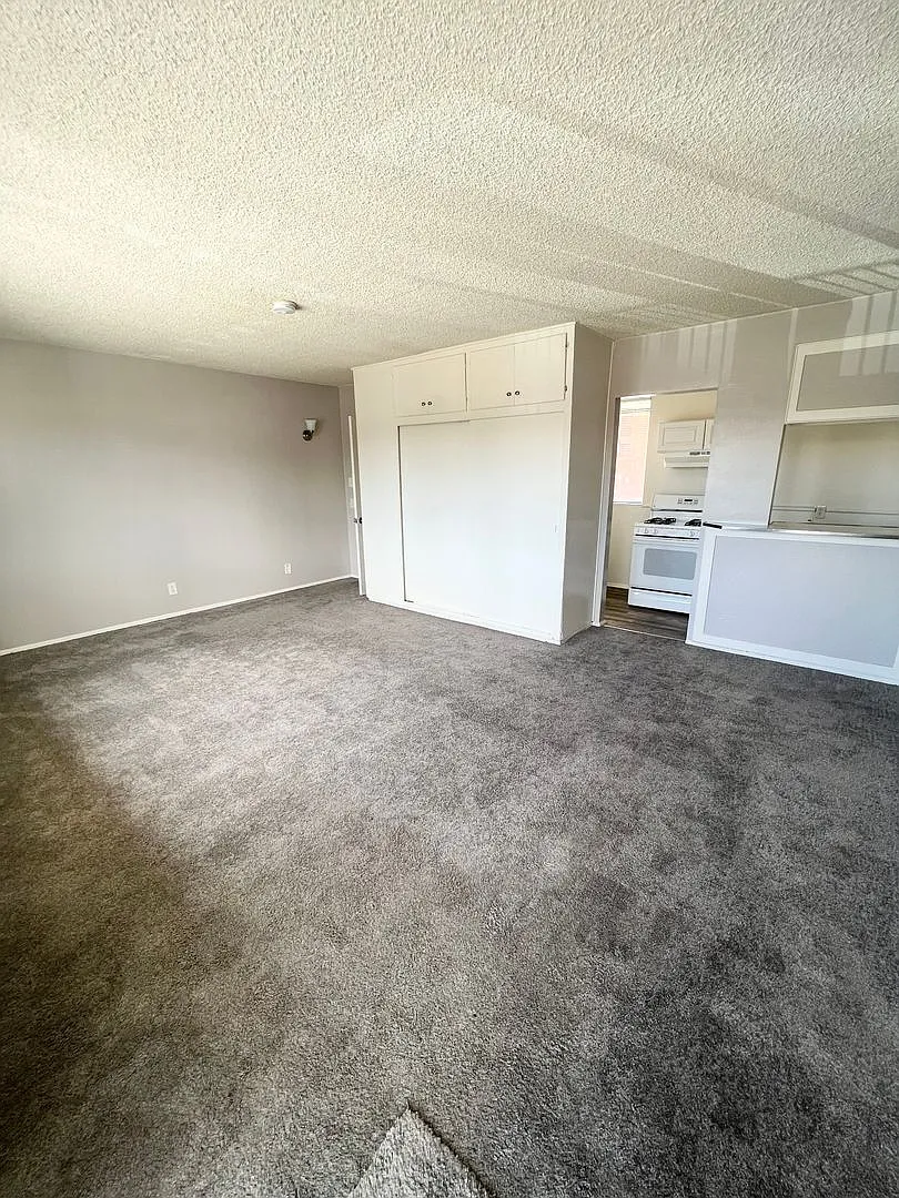Building Photo - 920 N Avalon Pl