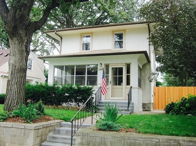 Welcome to 1450 Como Ave in the highly desired Como Neighborhood of St Paul!