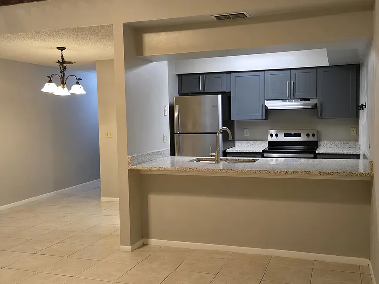2738 Hunt Club Ln — Photo 8