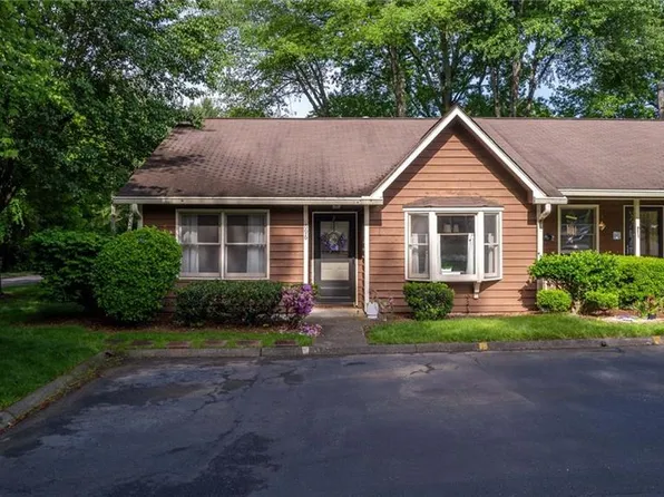 696 Rock Garden Cir, Winston Salem, NC 27104