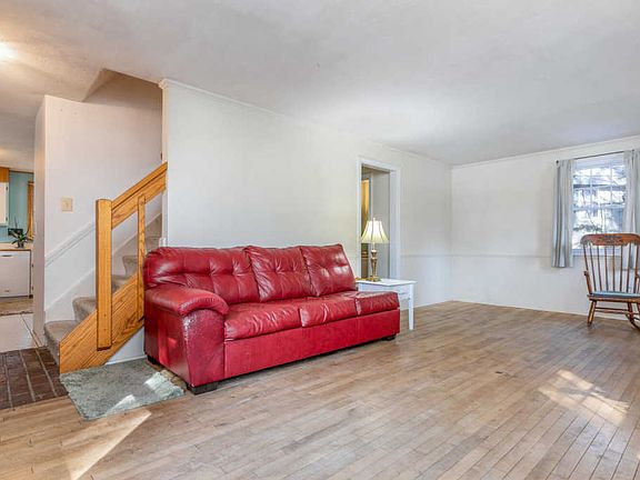 4th image of 14 Bayberry Ln