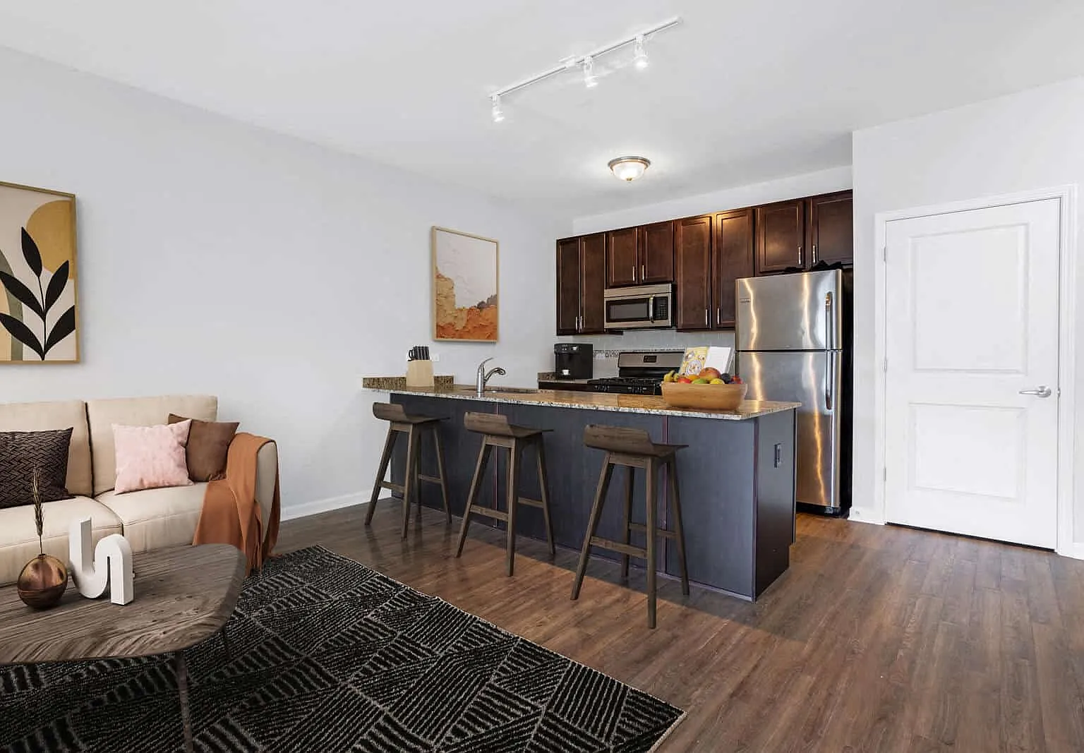 Wheaton 121 — Photo 1