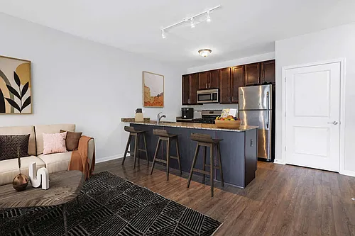 Wheaton 121 Photo 1