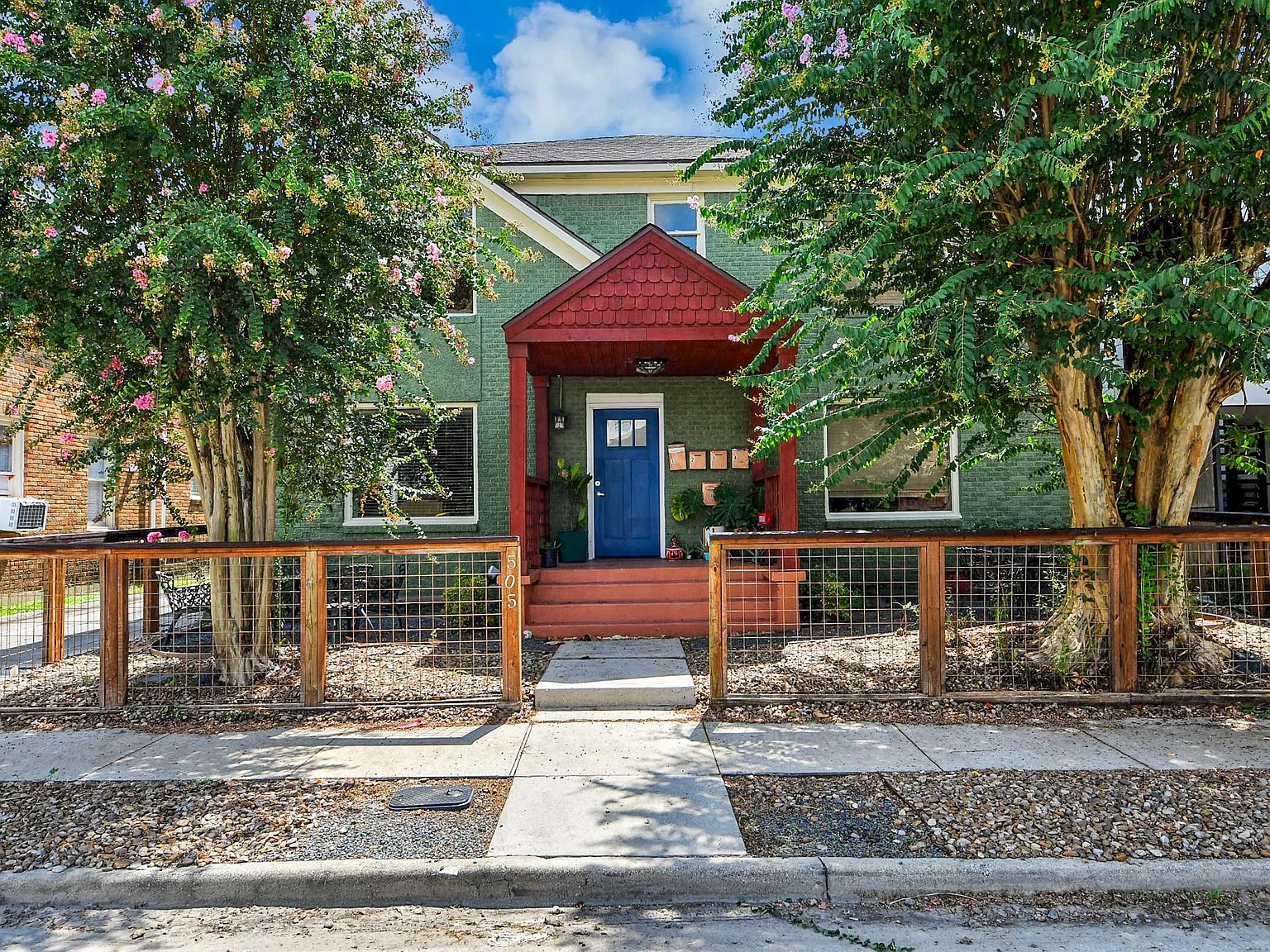 1 bed, 1.0 bath, 836 sqft, $1,495 — Photo 1