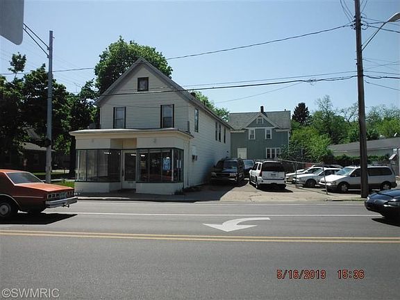 3rd image of 701 Douglas Ave