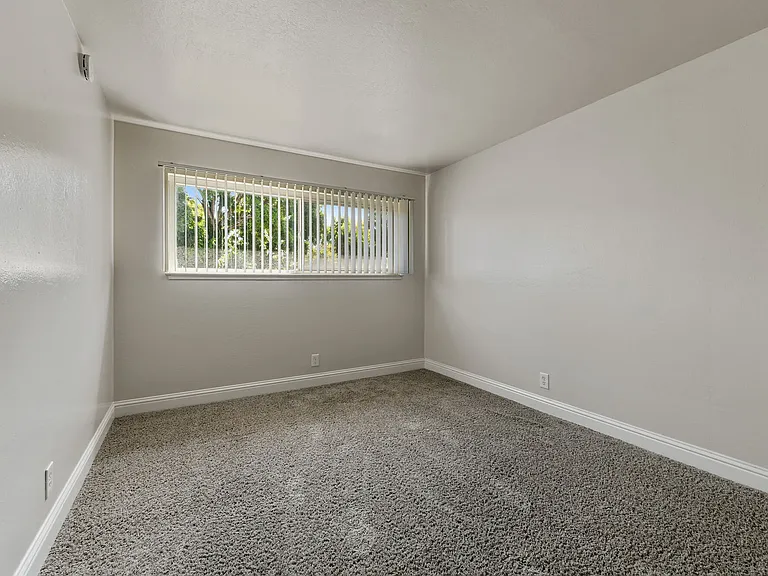 Marina Haven Apartments — Photo 24