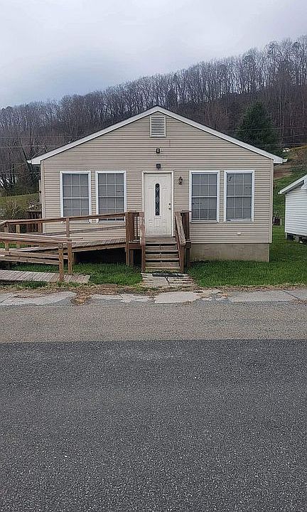 1st image of 204 Railroad Ave