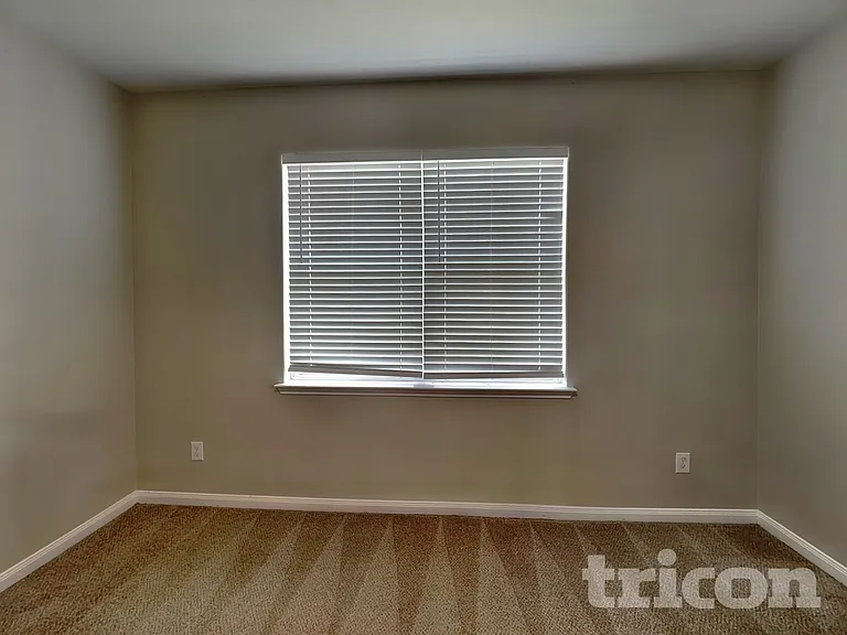 135 Houston Pl — Photo 9
