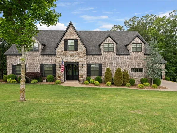 6057 W Bannister Dr, Fayetteville, AR 72704