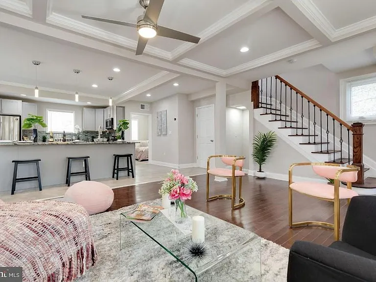 4108 Hayes St NE — Photo 2