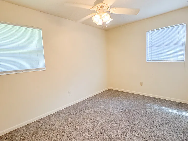 2203 Melanie Dr — Photo 16