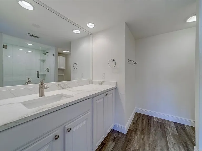 100 Oakmont Ln #504 — Photo 26