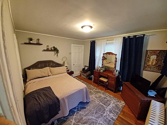 3rd image of 5421 Oak St