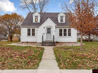 320 S 5th St, Le Sueur, MN 56058