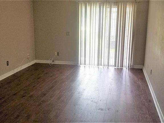 5th image of 3815 N Oak Dr Unit G11