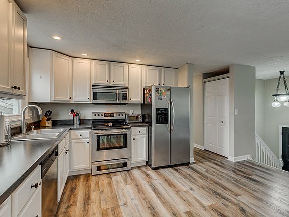 2nd image of 867 Hacienda Ct