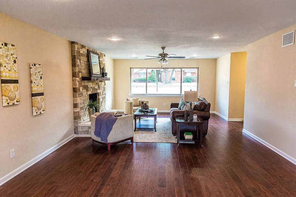 5 bed, 4.0 bath, 3600 sqft, $3,800 — Photo 4