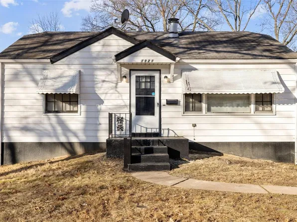1921 Falcon Dr, Saint Louis, MO 63133