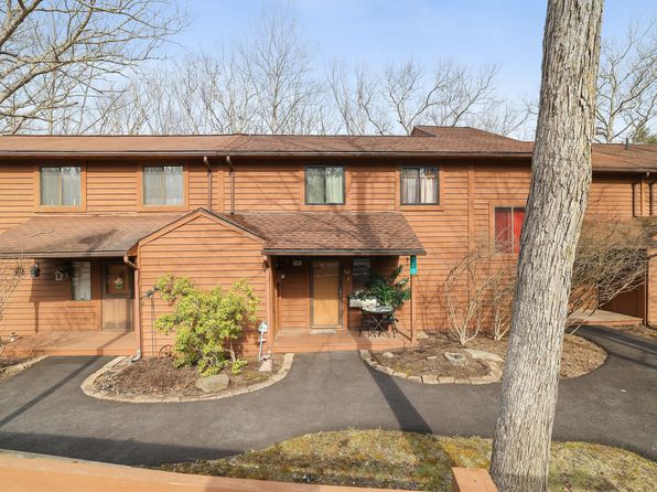 123 Meadow View Ct, Bushkill, PA 18324