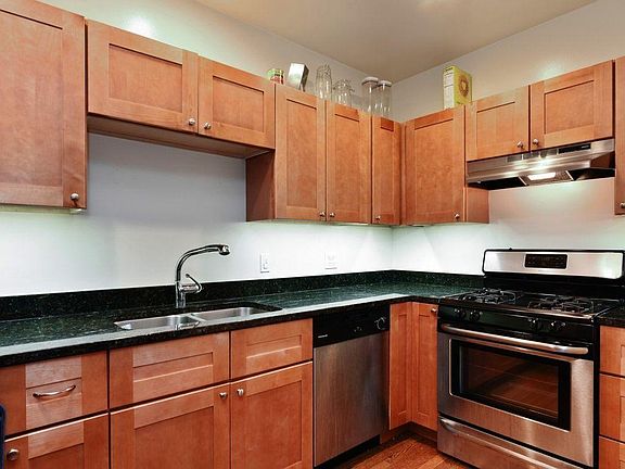 2nd image of 1960 N Lincoln Ave #1