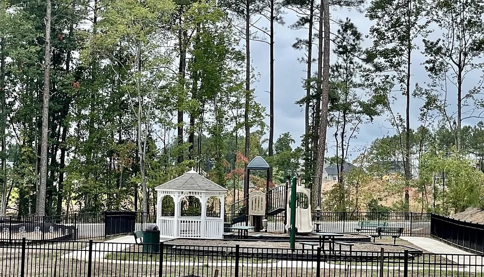 3 bed, 2100 sqft, $2,450 — Photo 3