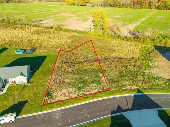 N8040 Blue Heron Cir, Sherwood, WI 54169