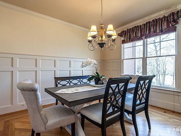 4th image of 1040 Hawk Hollow Ln