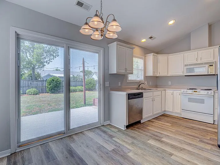 305 Hixon Pl — Photo 19