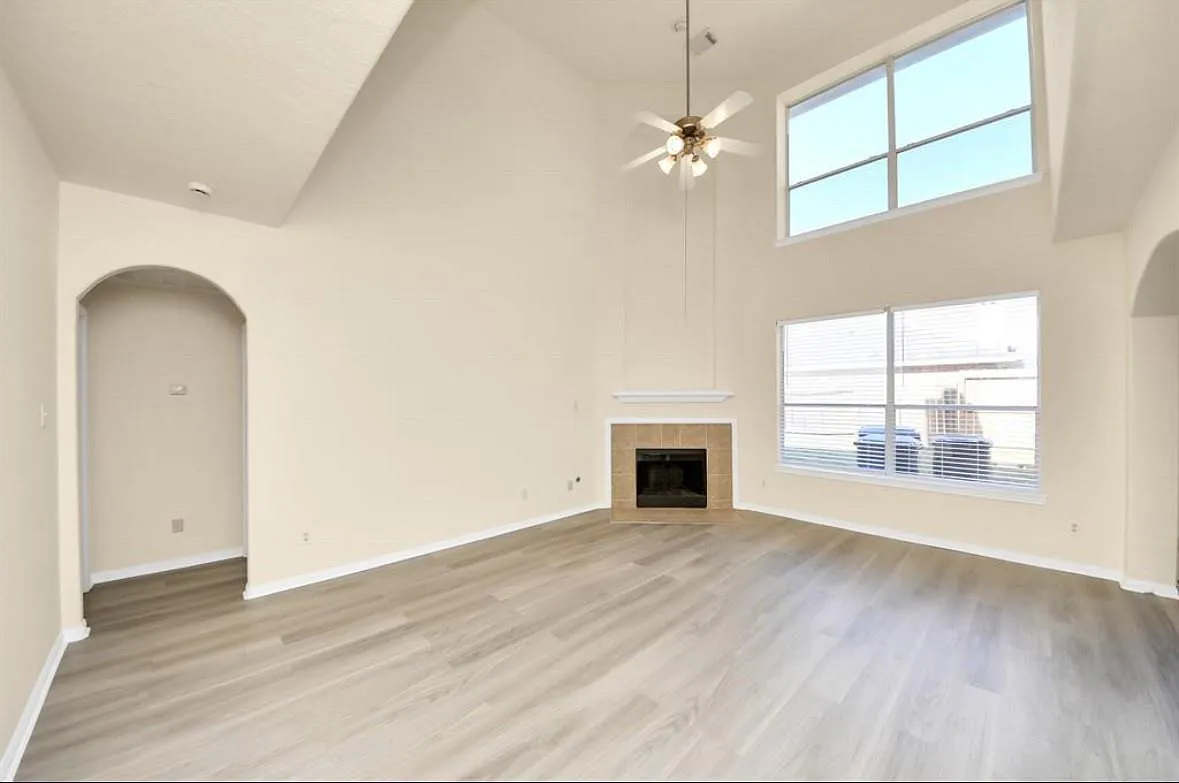 4 bed, 3.5 bath, 2470 sqft, $2,400 — Photo 4