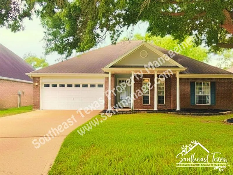 4 bed, 2.0 bath, 1849 sqft, $2,600 — Photo 1