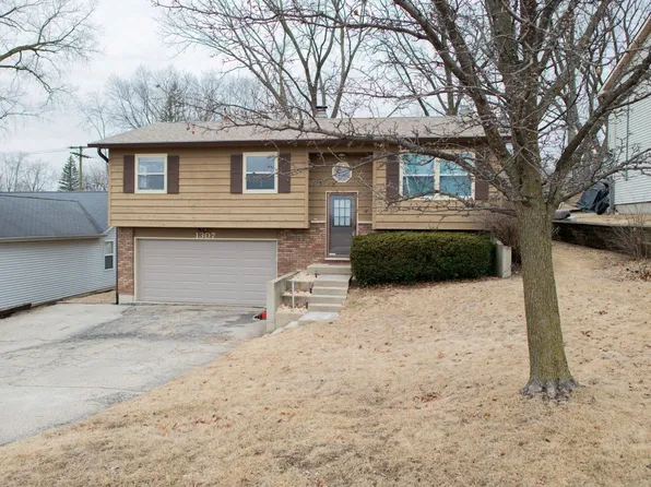 1307 Jefferson St, Lake In The Hills, IL 60156