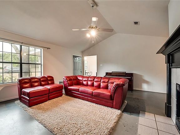 4th image of 303 Linkmeadow Dr