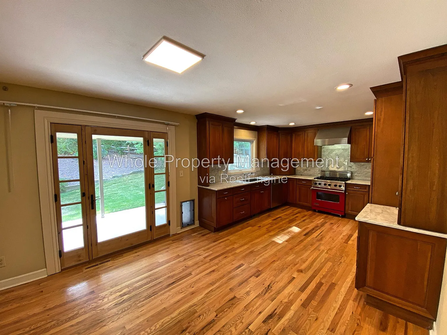 3 bed, 2.0 bath, 2323 sqft, $3,195 — Photo 2