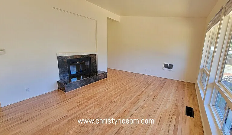 12051 SE 42nd St — Photo 3
