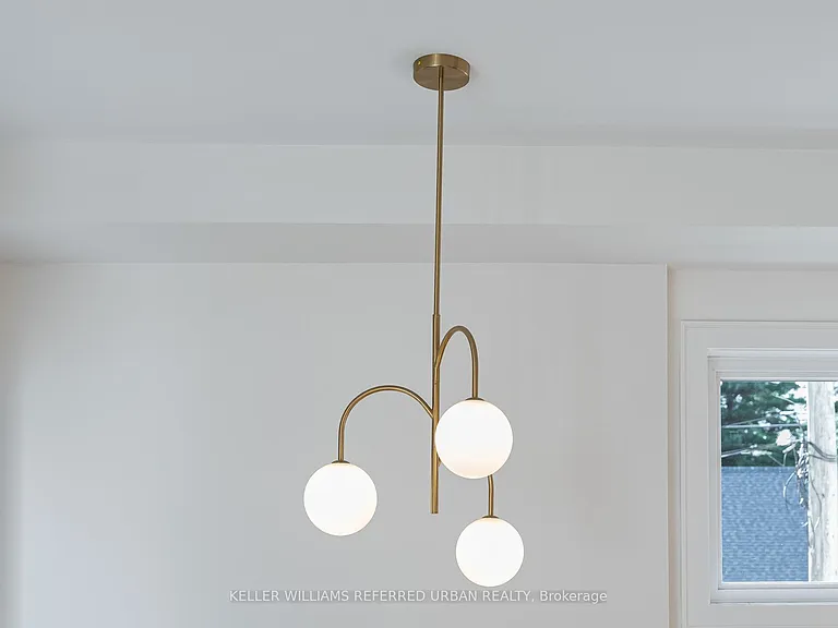 39 Wesley Ave — Photo 4