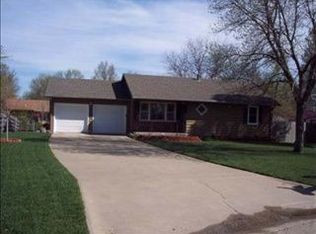 5806 SW 27th Ter, Topeka, KS 66614