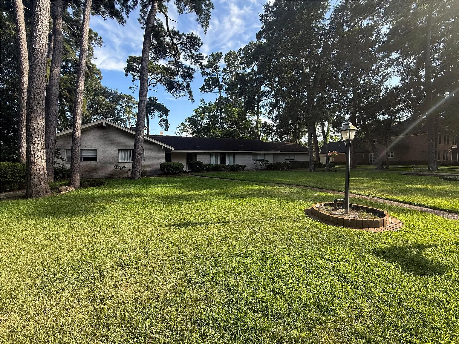 4 bed, 2.5 bath, 2513 sqft, $6,950 — Photo 2