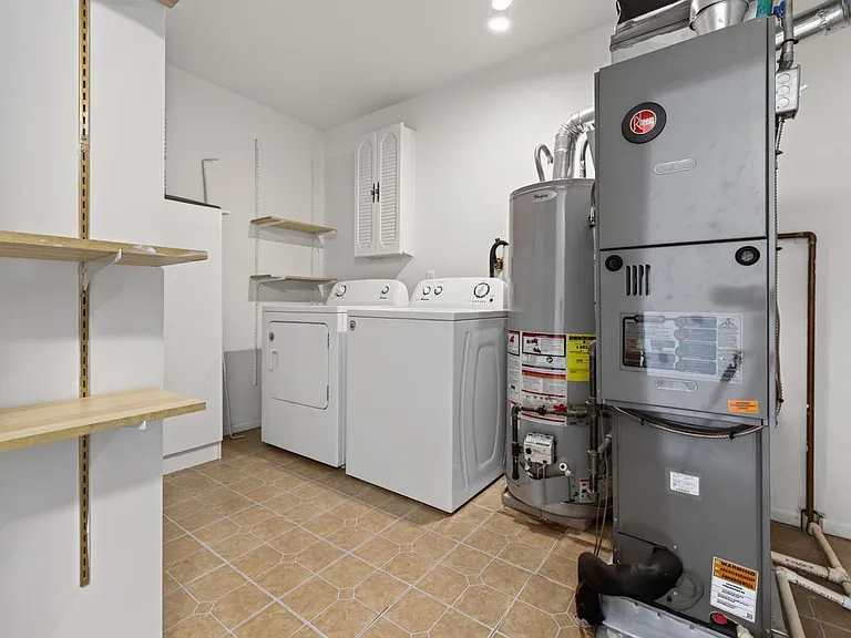 26070 N Lake Dr — Photo 12