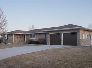 828 4th Ave NE, Garrison, ND 58540