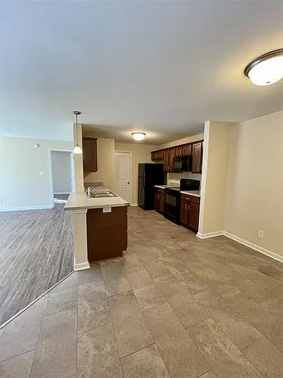 121 Colonnade Street — Photo 31