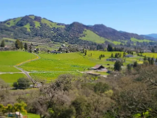 3000 Amber Ln, Santa Rosa, CA 95404