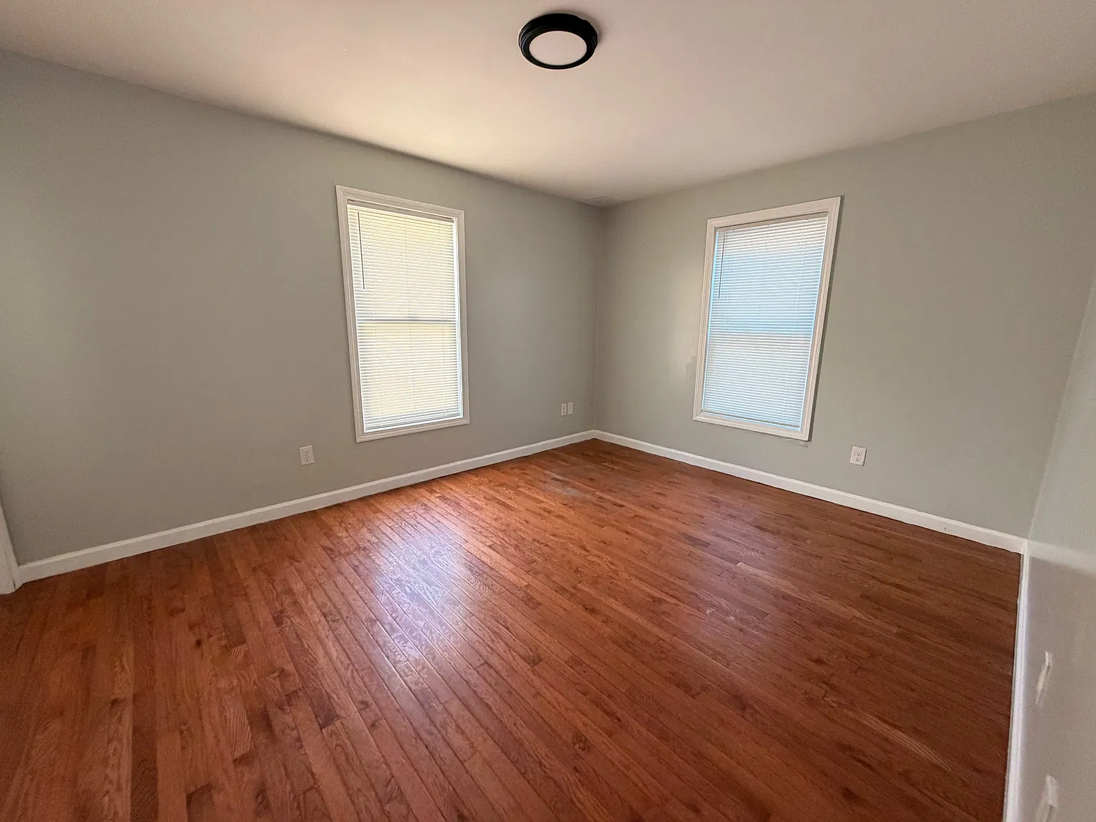 4 bed, $2,300 — Photo 3