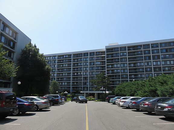 2nd image of 100 High Point Dr APT 510