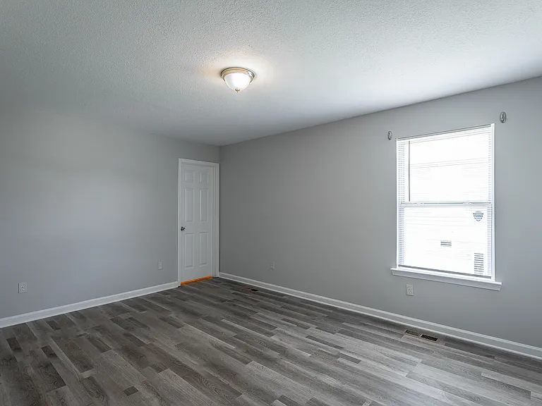 1621 Oak St — Photo 17