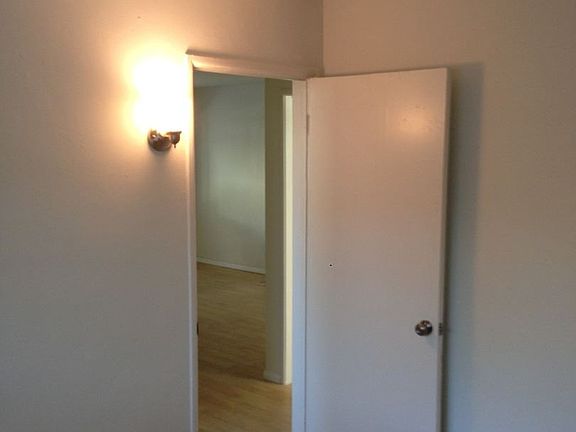 5th image of 3059 1/2 Hawthorn St