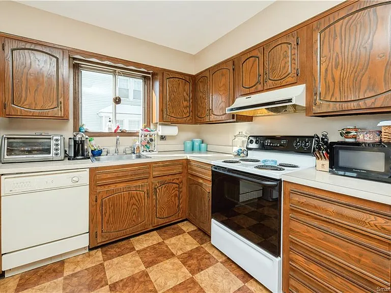8 Plymouth Ave #B — Photo 6
