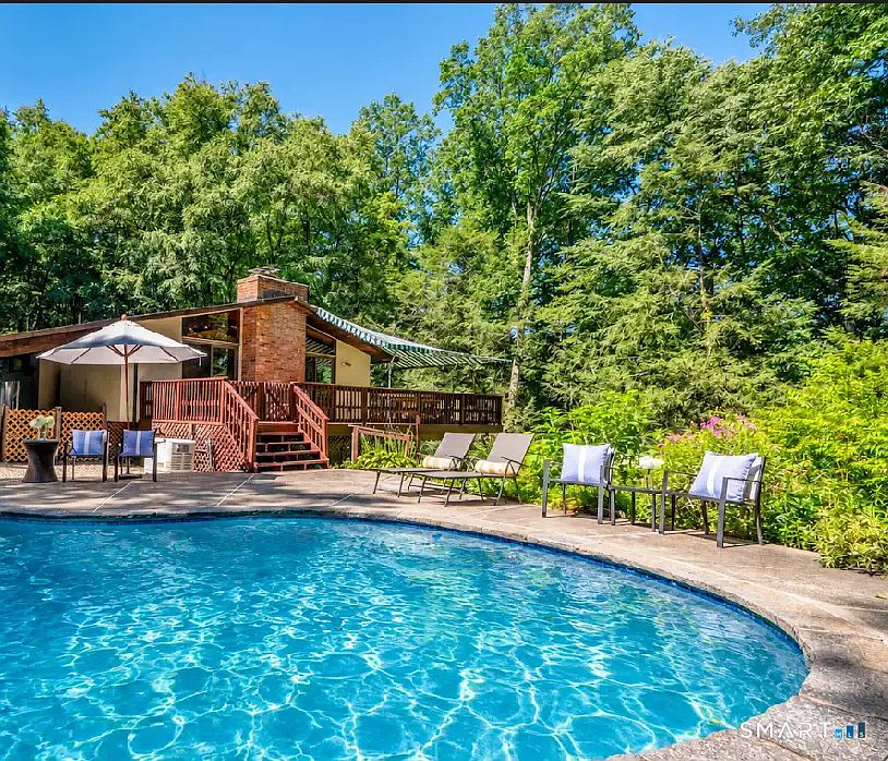 1st image of 6 Great Pond Lane