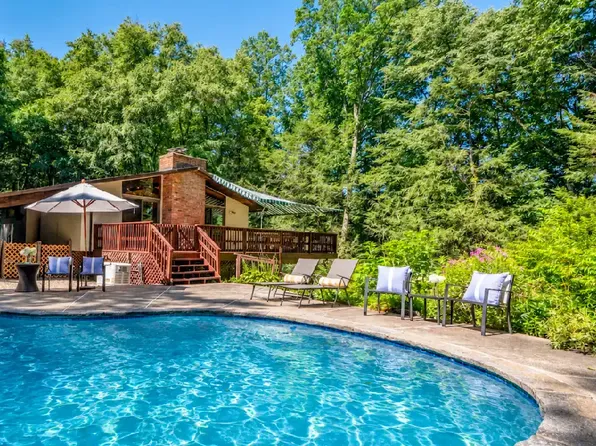 6 Great Pond Lane, Redding, CT 06896